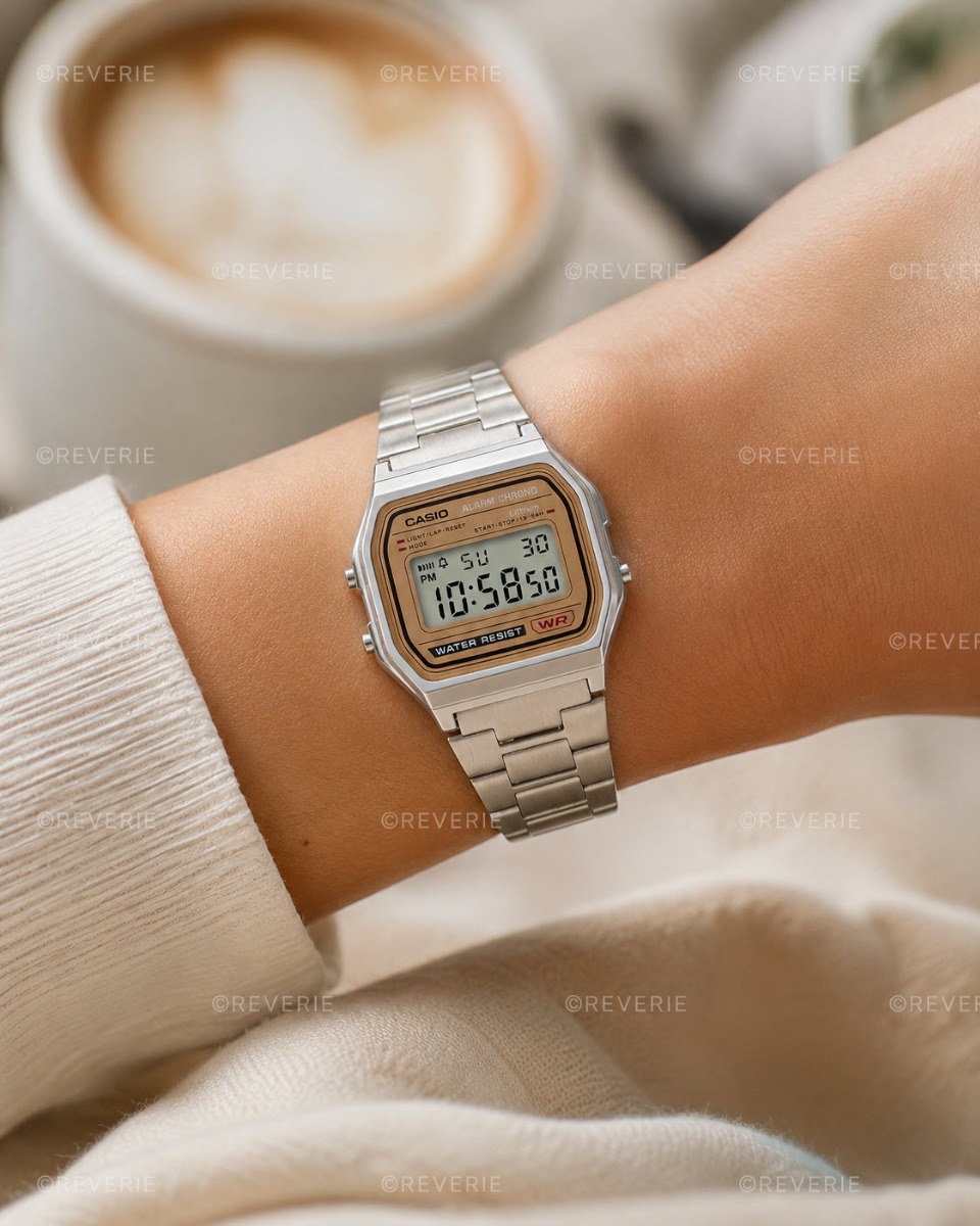 Casio Classic Lady Retro Digital 33mm - Digitalt - Silver - Damklocka - Rostfri stål - Härdat mineralglas