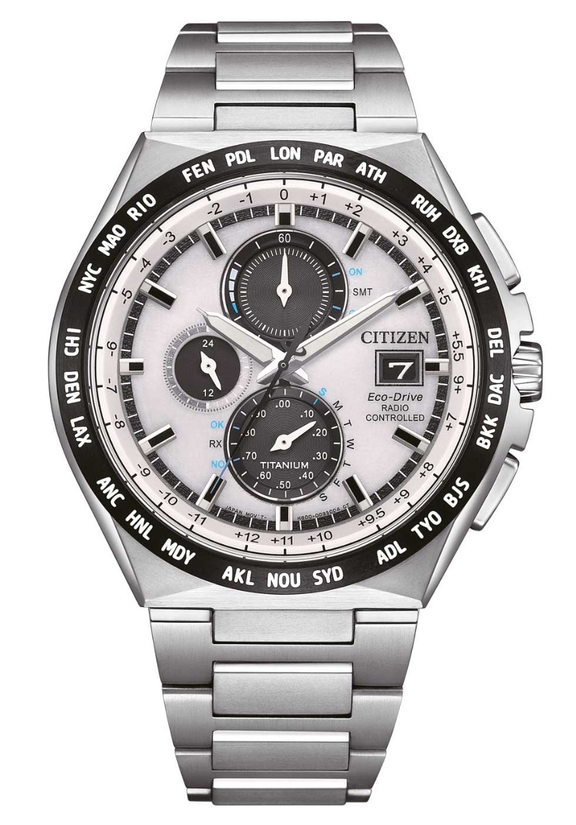 Citizen Super Titanium Eco-Drive radio-styrd kronograf | Världstid och safirkristall | AT8238-84A - Quartz - Silver - Herrklocka - Titan - Safir
