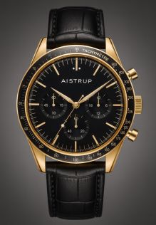 Aistrup AIW8701 Classic Sapphire Chronograph herrklocka med svart urtavla och gulddetaljer | AIW8701