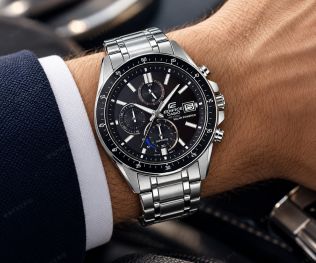 Casio Edifice herrklocka i stål med svart urtavla, solenergi, kronograf och safirglas i 46mm