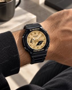 Casio herrklocka med dual display, svart resinband och gyllene urtavla i 45mm