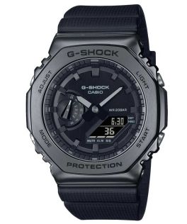 Blackout Metal G-Shock med åttakantig stålram och helt svart design | GM-2100BB-1AER