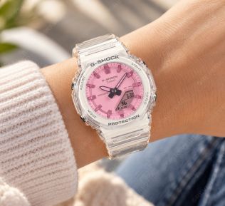 Casio G-Shock damklocka med transparent design och rosa urtavla i 40mm