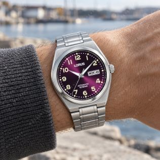 Lorus automatisk herrklocka i stål med lila sunray-urtavla och dag/datum 41mm