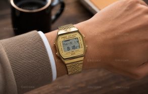 Guldtonad Casio digital klocka med stegräknare och Bluetooth | 38mm