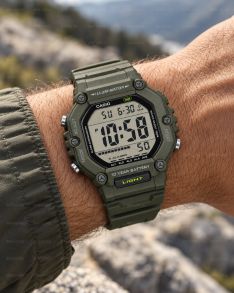 Grön Casio digitalklocka för herr med lång batteritid i 49mm