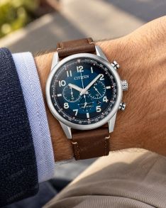 Citizen herrklocka med solenergi, kronograf och läderband i 43mm