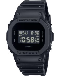 Stealth Black G-Shock digital klocka med 200M skydd och minimalistisk design | DW-5600UBB-1ER