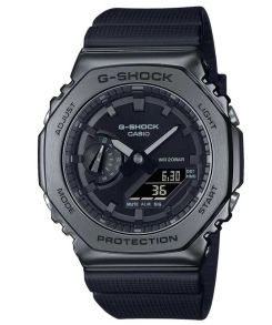 Blackout Metal G-Shock med åttakantig stålram och helt svart design | GM-2100BB-1AER