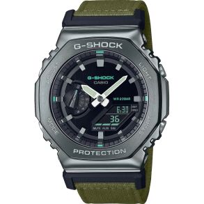 Militärgrön G-Shock med oktagonal stålboett och robust design | GM-2100CB-3AER