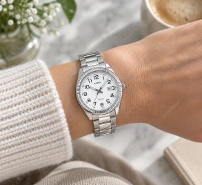 Klassisk Casio damklocka i stål med vit urtavla i 30mm