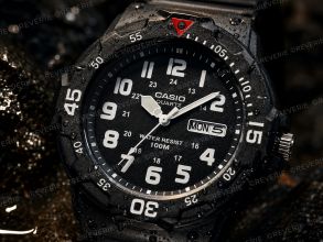Casio herrklocka, vattentät 100M, svart med dag-datum och vridbar bezel 44mm