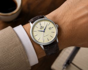 Orient automatisk herrklocka med elfenbensfärgad urtavla och läderarmband 41mm