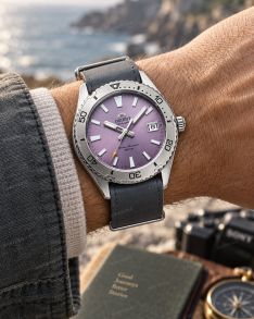 Orient automatisk klocka med lila urtavla, grå läderrem och safirglas, 40mm