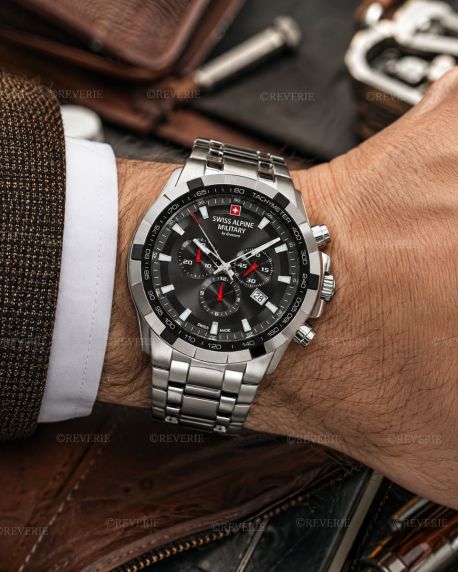 Swiss Alpine Military herrkronograf i stål med svart urtavla och safirglas 46mm