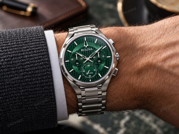 Böjd Bulova herrklocka i stål med grön urtavla och safirglas i 44mm