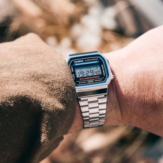 Retro digital stålklassiker i modern design | A168WA-1YES