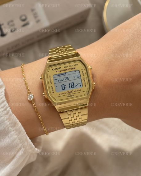 Guldtonad Casio digital klocka med stegräknare och Bluetooth | 38mm