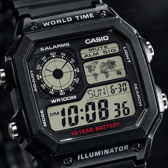 Svart Casio digital herrklocka med 5 alarm och världstid i 42mm