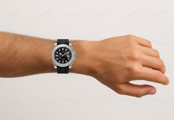 Aistrup sportig herrklocka med svart urtavla, silverfärgad vridbar ring och svart gummiband | AIW8802