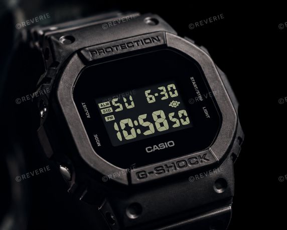 Stealth Black Casio G-Shock digital klocka med 200M skydd 42mm