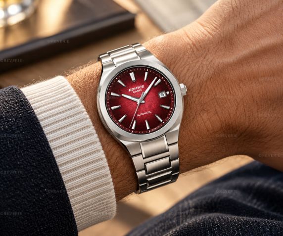 Casio automatisk herrklocka i stål med röd urtavla och safirglas i 38mm