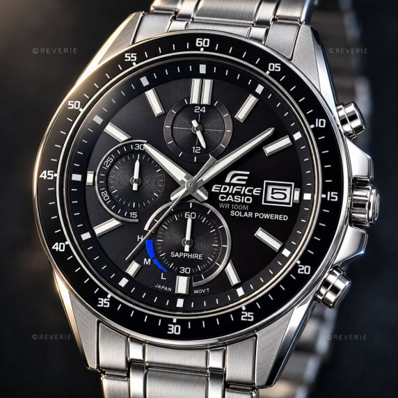 Casio Edifice herrklocka i stål med svart urtavla, solenergi, kronograf och safirglas i 46mm