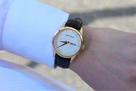 Klocka som visar tid, stil och god smak - Aistrup Classic 78 Mens Day-Date AIW7806