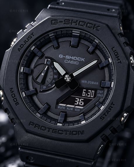 Svart Casio G-Shock herrklocka med åttakantig design och analog-digital visning i 45mm