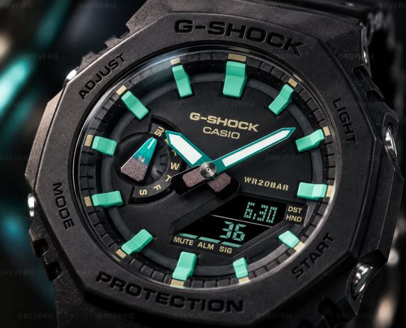 Svart Casio G-Shock herrklocka med turkosa detaljer och analog-digital visning i 45mm