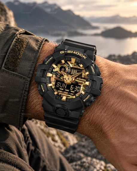 Svart Casio G-Shock herrklocka med gyllene kamouflagemönster i 53mm
