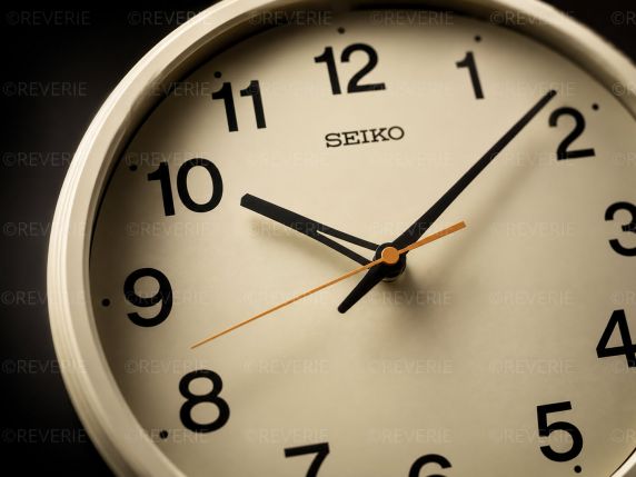 Seiko krämfärgad väggklocka 30x5cm