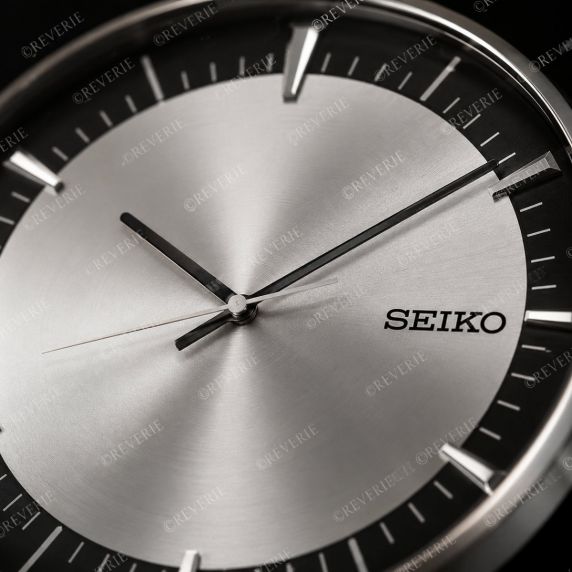 Seiko väggklocka i aluminium med tystgående svepande sekundvisare 40x5cm