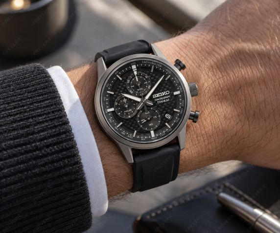 Seiko herrklocka i kolfiber-titan med kronograf 41mm