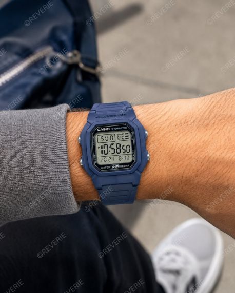 Casio blå fyrkantig digitalklocka med lång batteritid 36mm