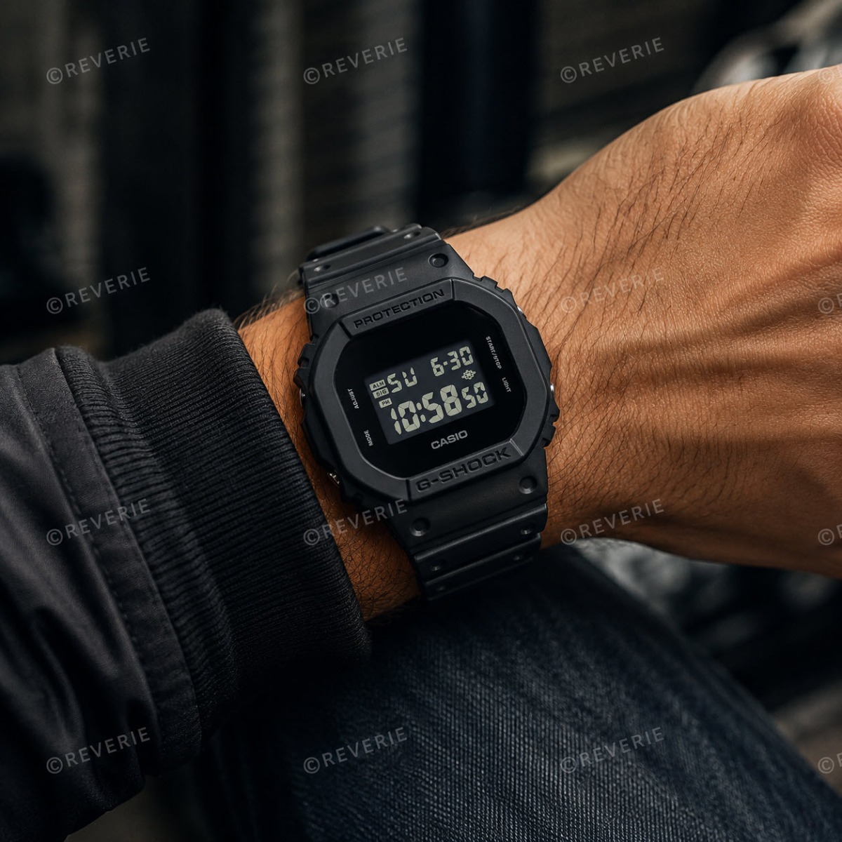 Stealth Black Casio G-Shock digital klocka med 200M skydd 42mm - Digitalt - Svart - Herrklocka - Harts - Härdat mineralglas