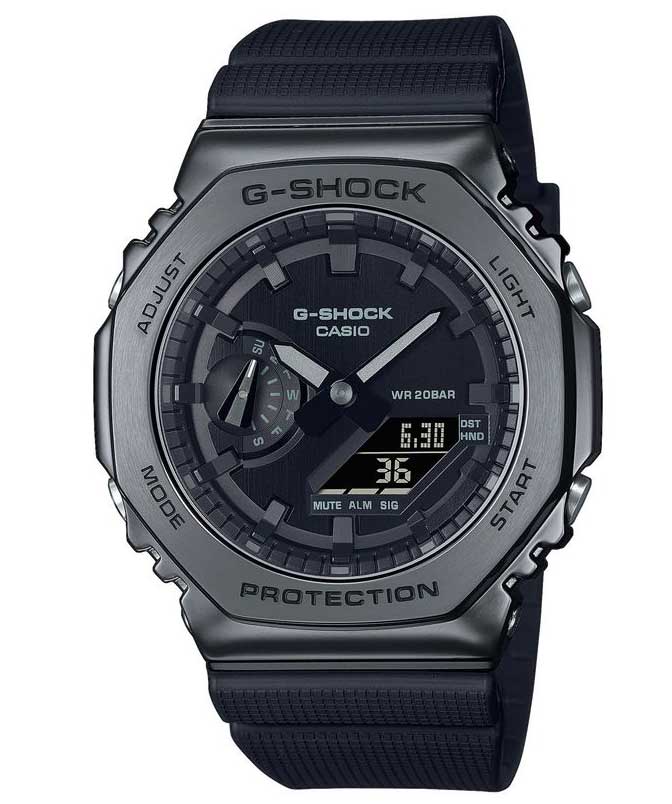 Casio | Blackout Metal G-Shock med åttakantig stålram och helt svart design | GM-2100BB-1AER - Analog-digital-mix - Svart - Herrklocka - Harts - 