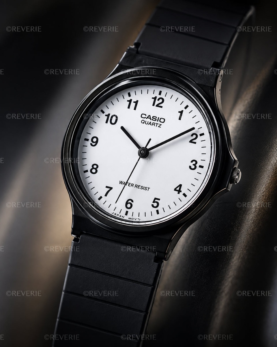 Vit urtavla med svart hartsboett analog Casio klocka 34mm - Quartz - Svart - Damklocka - Harts - Akryl