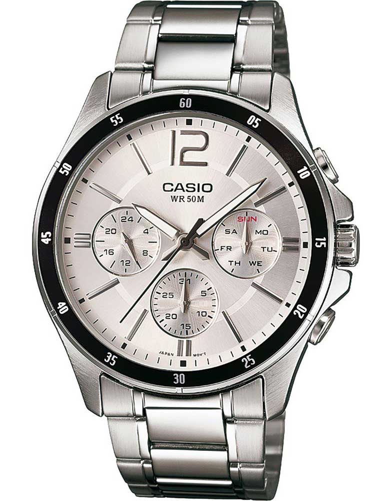 Silverfärgad Casio Classic Chronograph med dag-datumvisning och rostfritt stål | MTP-1374PD-7AVEF - Quartz - Silver - Herrklocka - Rostfri stål -...