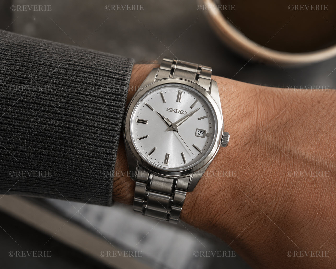 Allt är silverfärgat på denna stålklocka, och armbandet är justerbart - Seiko Steel Sapphire 40mm - Quartz - Silver - Herrklocka - Rostfri stål -...