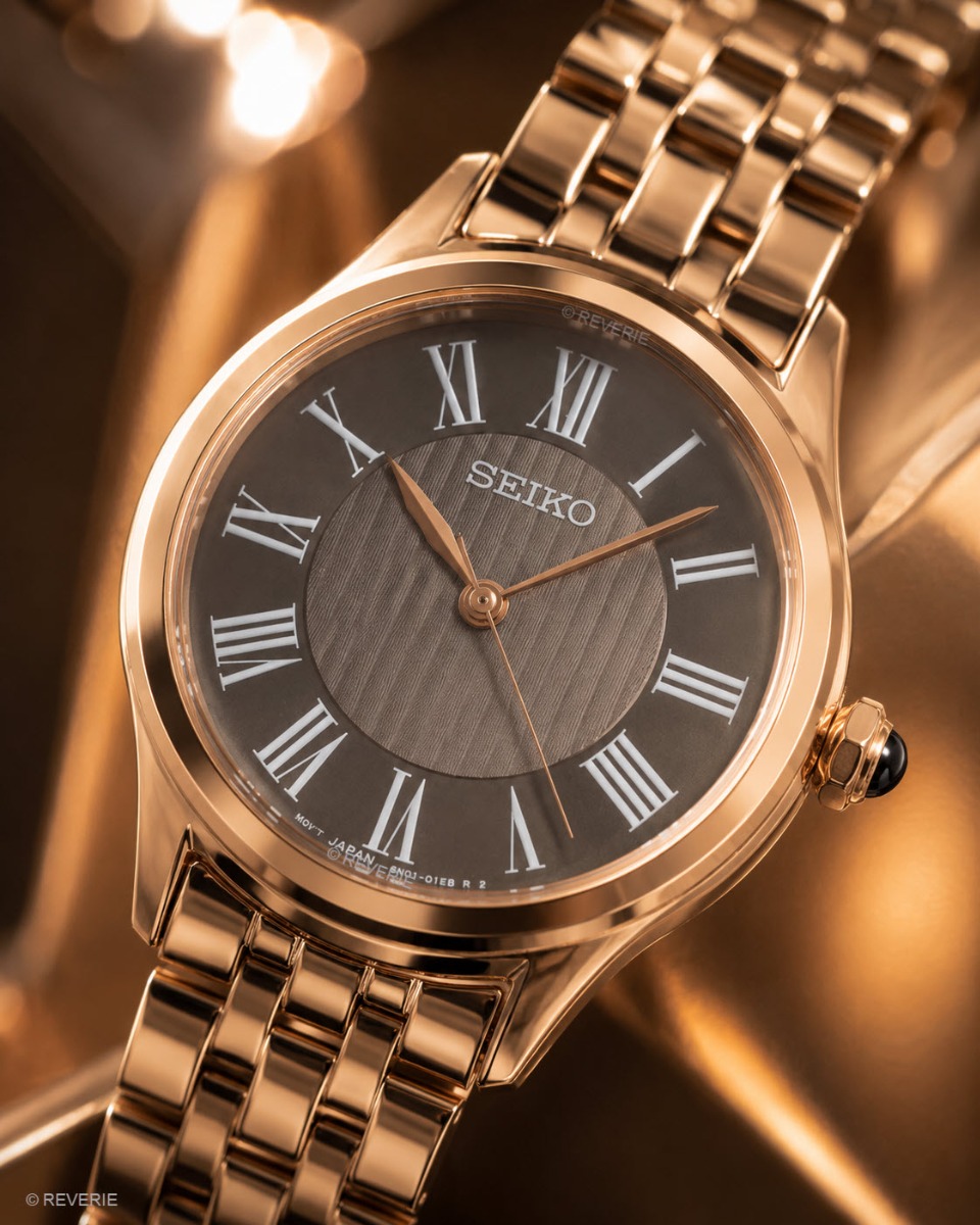 Seiko Rosegold Sapphire Petite Cabochon Crown 29mm - Quartz - Rött guld - Damklocka - Rostfri stål - Safir