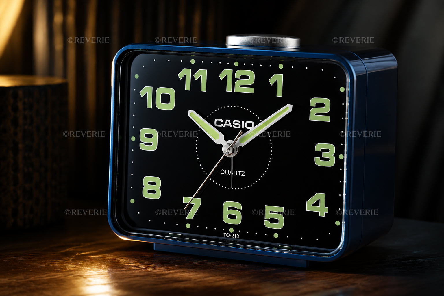 Casio | Blå skrivbordsväckarklocka med snooze och lysande visare 90x107mm - - Blå - - - Akryl