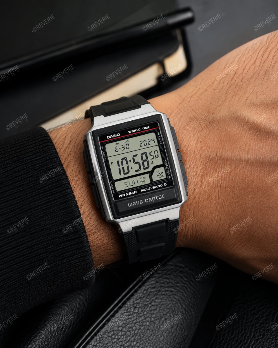 Casio | Radiokontrollerad multibandsklocka med världstid och digital display 39mm - Digitalt - Svart - Herrklocka - Harts - Akryl